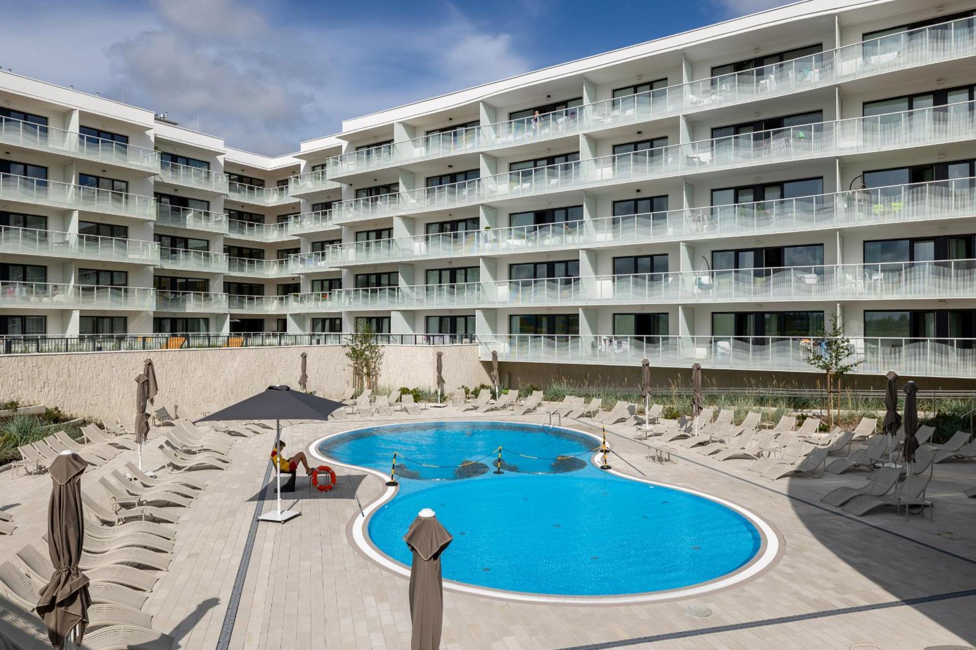 Polanki Aqua Apartment With Parking By Renters Prestige Kolobrzeg Exterior photo